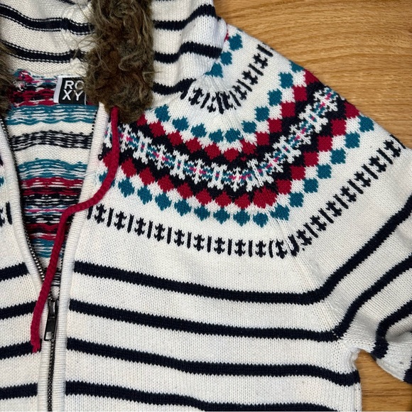Roxy hooded striped zip up sweater with fur trim on hood - Picture 2 of 7